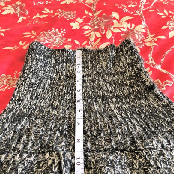 *NWOT* Beautifully Crafted Tassel-Trim Turtleneck Knit Poncho (with Pockets!) - Picture 12 of 16